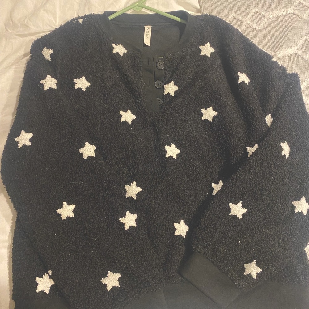 Black and white star women’s fleece sweater